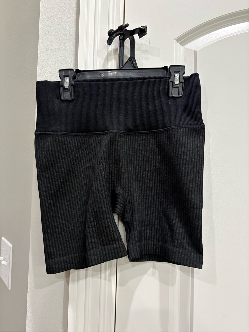 JoyLab black ribbed biker shorts size Small GUC